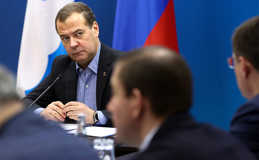Ένας χρόνος πολέμου στην Ουκρανία – Μεντβέντεφ: Η Ρωσία θα νικήσει, είναι έτοιμη να φθάσει μέχρι «τα σύνορα της Πολωνίας»