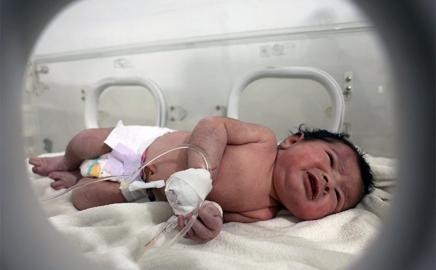 Σεισμός στη Συρία: Συγκίνηση για τη μικρή Άγια που γεννήθηκε κάτω από τα συντρίμμια – Χιλιάδες θέλουν να την υιοθετήσουν