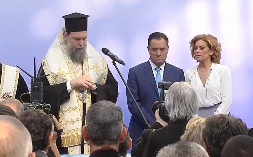 Άδωνις Γεωργιάδης: Έκοψε την πίτα του για το 2023 στο Mall Athens