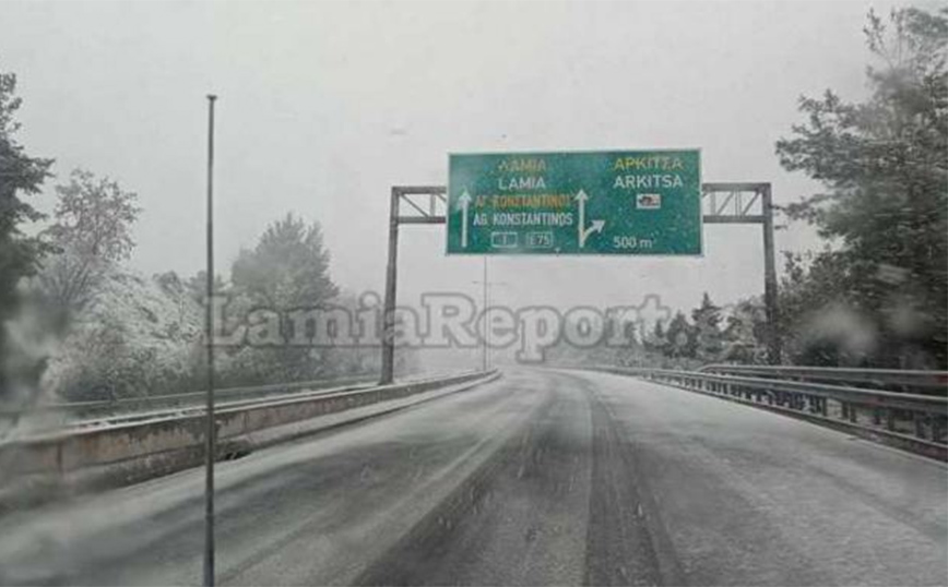 Πολύ το χιόνι στην Αθηνών – Λαμίας μέχρι την Αρκίτσα λόγω της κακοκαιρίας Μπάρμπαρα – Δείτε φωτογραφίες
