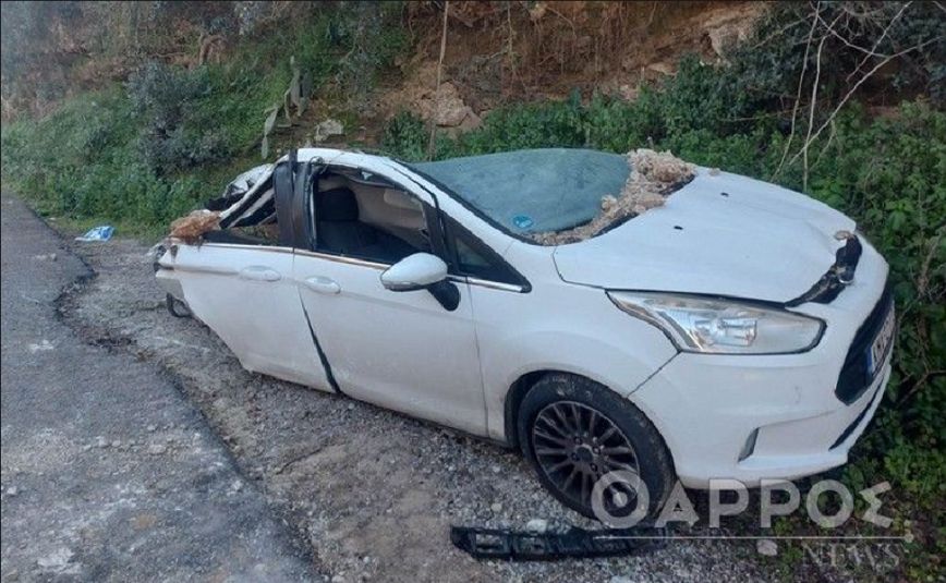 Καλαμάτα: Αυτοκίνητο ισοπεδώθηκε όταν καταπλακώθηκε από βράχο