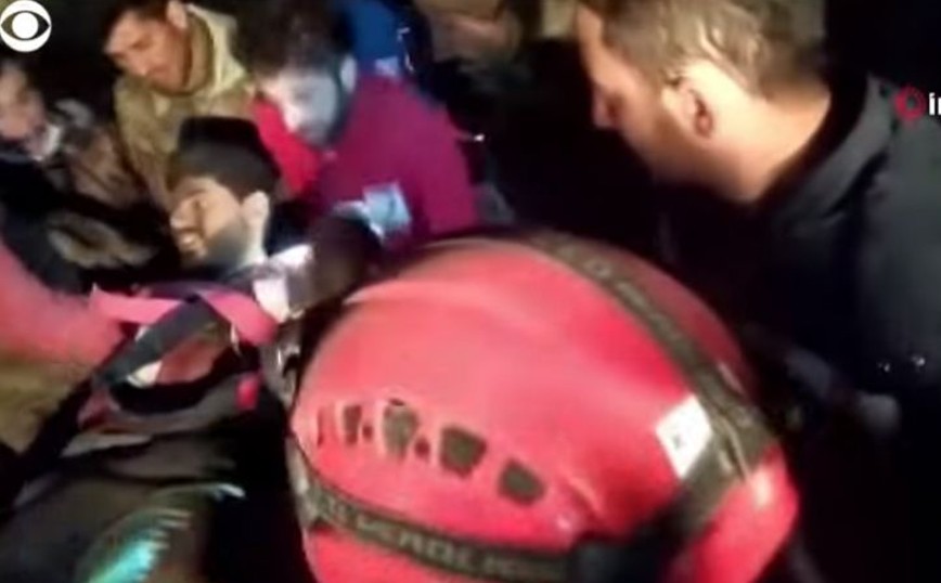 Θαύμα στην Τουρκία: Άνδρας ανασύρθηκε ζωντανός μέσα από τα συντρίμμια, 11 μέρες μετά τον φονικό σεισμό
