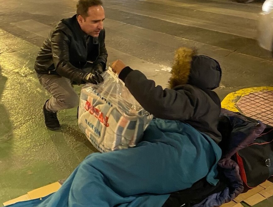 Η «Αποστολή» στο πλευρό των αστέγων: Μοίρασε κουβέρτες και τρόφιμα στο κέντρο της Αθήνας