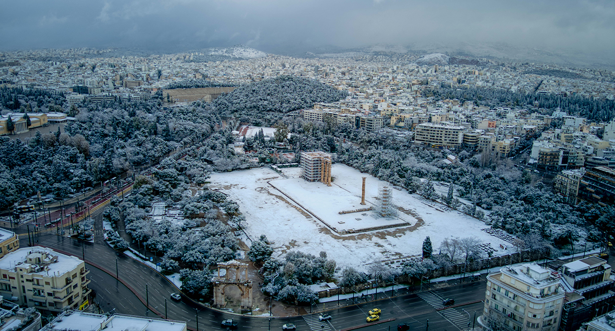 Νέα χιόνια τις επόμενες ώρες στην Αττική: Σε ποιες περιοχές θα το στρώσει ξανά – Τα σχολεία που δεν θα ανοίξουν αύριο