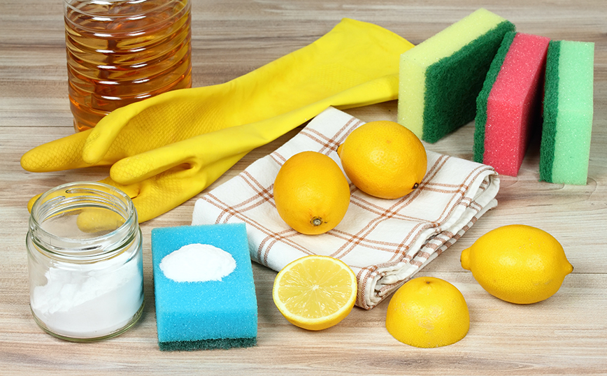 λεμόνι, γάντια, σφουγγάρι λεμόνι, γάντια, σφουγγάρι
