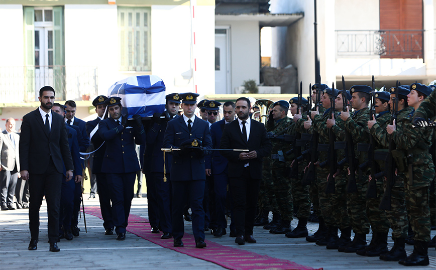 υτήν την ώρα το τελευταίο αντίο στον υποσμηναγό Μάριο-Μιχαήλ Τουρούτσικα
