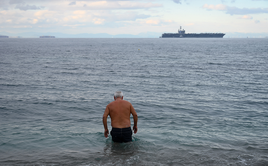 Χειμερινή κολύμβηση στην παραλία του Αλίμου Χειμερινή κολύμβηση στην παραλία του Αλίμου