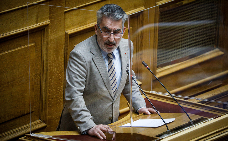 Βουλευτής του ΣΥΡΙΖΑ διέκοψε τη συνεδρίαση της Επιτροπής Δεοντολογίας για να ρωτήσει εάν πρέπει να ψηφίσει