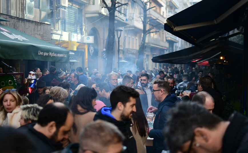 Τσικνοπέμπτη: Ακούραστοι οι Λαρισαίοι &#8211; Το γλέντι καλά κρατεί