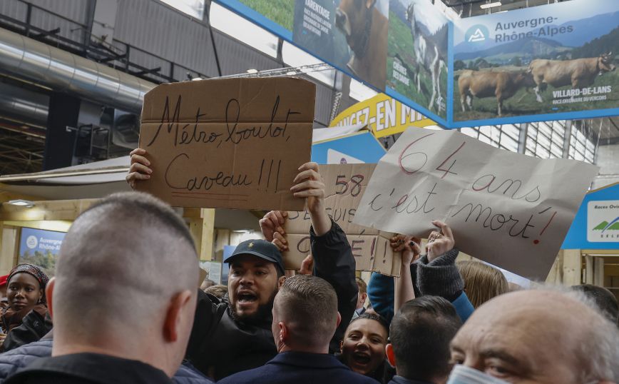 «Οικονομία στο νερό» ζήτησε ο Μακρόν από τους Γάλλους: Η λογομαχία του με ακτιβιστή που δεν τον άφηνε να μιλήσει