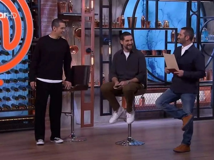 MasterChef: «Τρίζει» η καρέκλα του θείου Λεωνίδα &#8211; Το «ατύχημα» που έκανε τους παίκτες να ξεσπάσουν σε γέλια