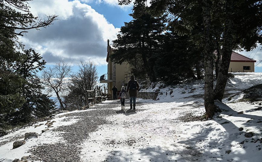Χιόνια στην Πάρνηθα Χιόνια στην Πάρνηθα