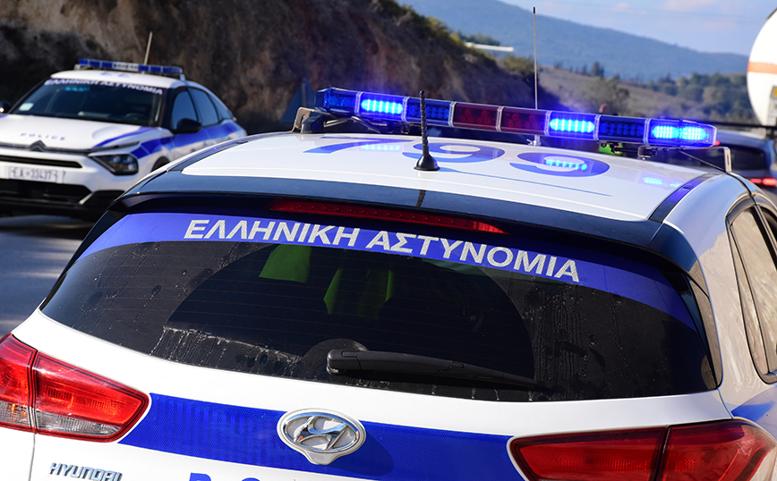 Συνελήφθησαν δύο διακινητές που μετέφεραν παράνομα 14 μετανάστες μέσα σε οχήματα