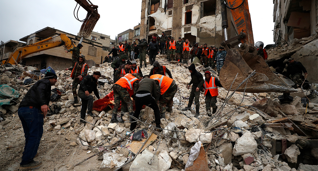 Εικόνες καταστροφής στην Τουρκία: Χιλιάδες νεκροί από τους δύο σεισμούς 7,8 και 7,7 Ρίχτερ &#8211; Συγκλονίζουν τα βίντεο
