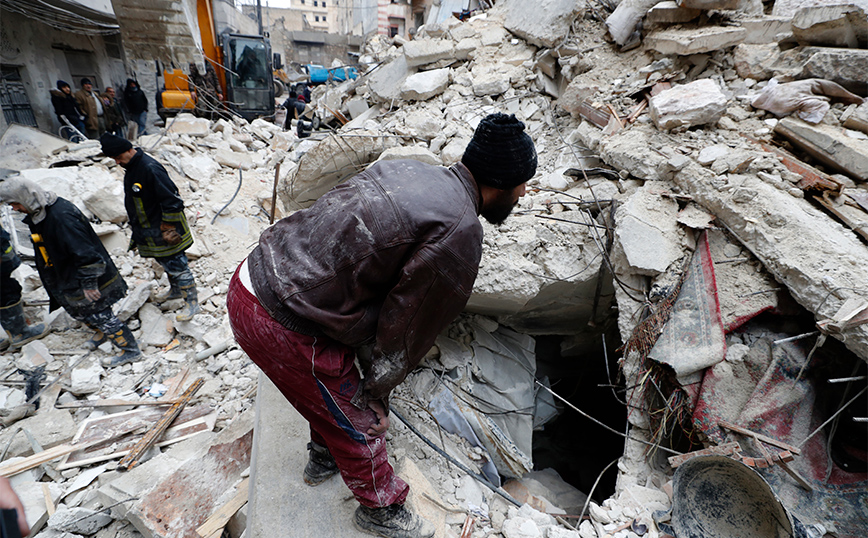 «Εκατοντάδες οικογένειες παγιδευμένες κάτω από ερείπια» στη Συρία μετά τον καταστροφικό σεισμό