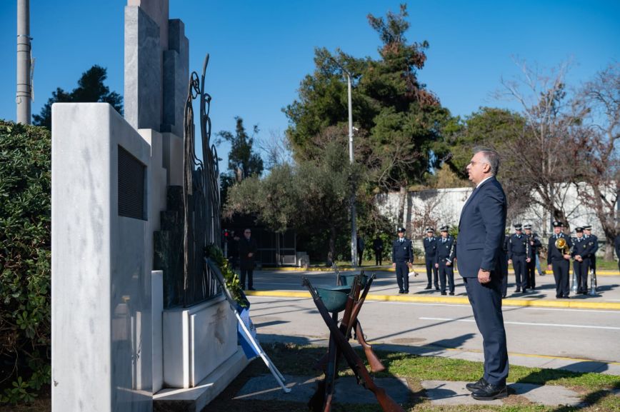 Θεοδωρικάκος για τους αστυνομικούς που έπεσαν εν ώρα καθήκοντος: «Τους οφείλουμε πολλά»