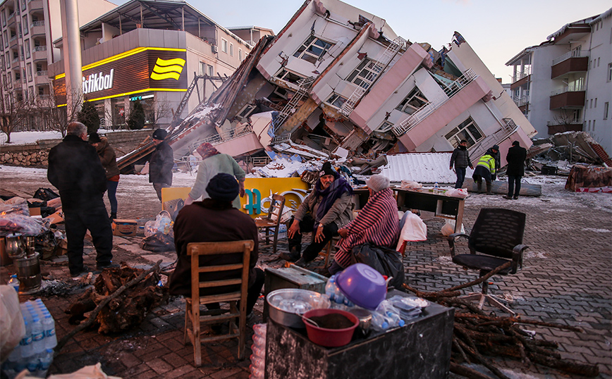 Σεισμοί στην Τουρκία: Ξεπέρασαν τους 16.000 οι νεκροί