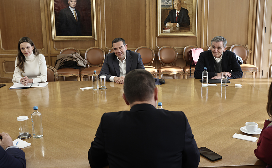 Συνάντηση του Αλέξη Τσίπρα με τον Γιάννη Στουρνάρα Συνάντηση του Αλέξη Τσίπρα με τον Γιάννη Στουρνάρα