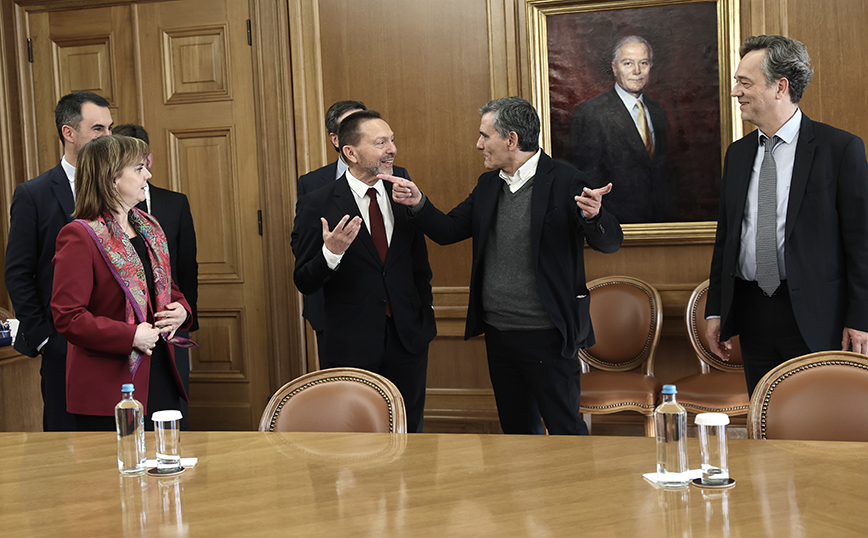 Συνάντηση του Αλέξη Τσίπρα με τον Γιάννη Στουρνάρα Συνάντηση του Αλέξη Τσίπρα με τον Γιάννη Στουρνάρα