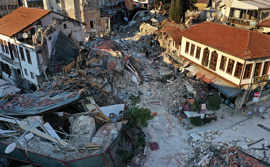 Οι νεκροί από τους σεισμούς ξεπέρασαν τις 50.000 σε Τουρκία και Συρία