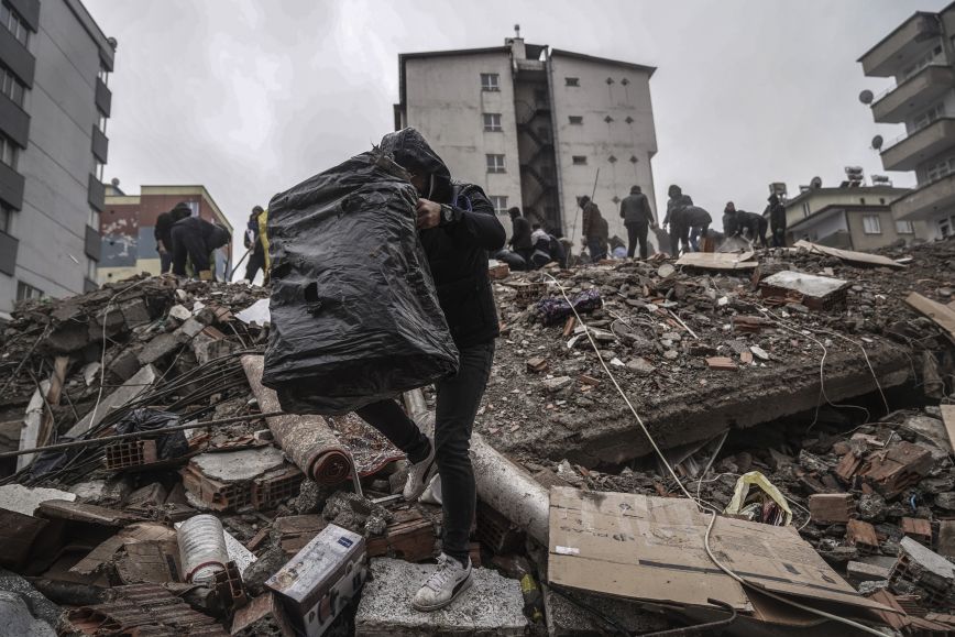 Ένας μήνας από τους φονικούς σεισμούς στην Τουρκία: Η γειτονική μας χώρα ακόμη μετρά τις πληγές της με 46.000 νεκρούς