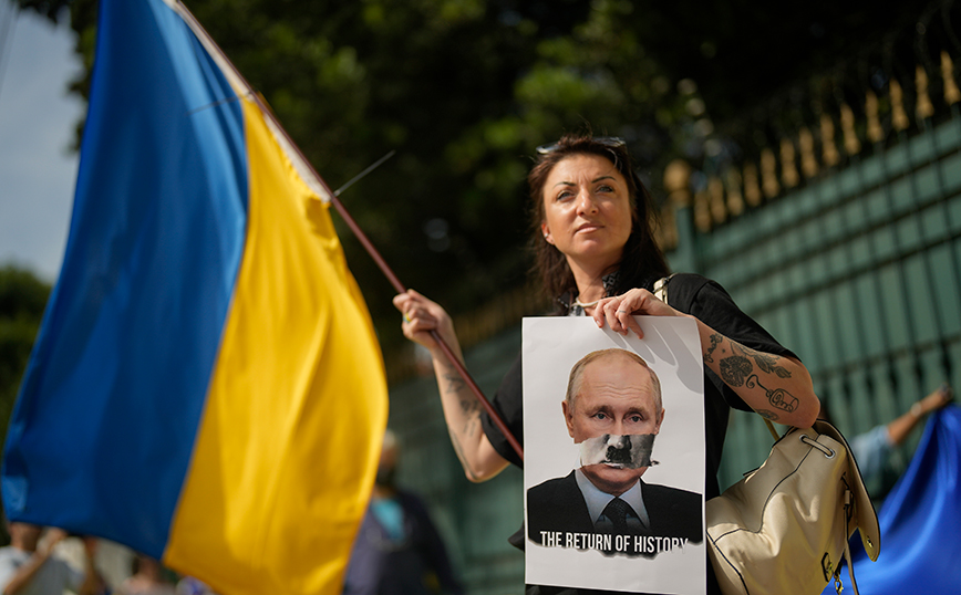 Διαδηλώσεις υπέρ της Ουκρανίας σε όλη την Ευρώπη ένα χρόνο μετά την έναρξη του πολέμου