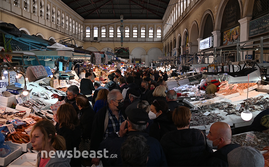 Γέμισε κόσμο η Βαρβάκειος για τα σαρακοστιανά ψώνια