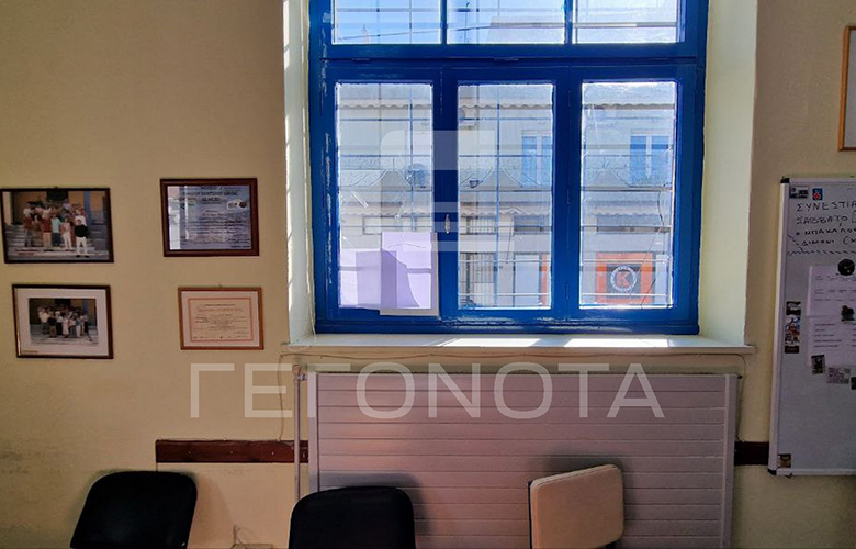 Βόλος: Συμμορία έκανε «ντου» με καδρόνια σε τρία σχολεία – Οι μαθητές ταμπουρώθηκαν στις τάξεις