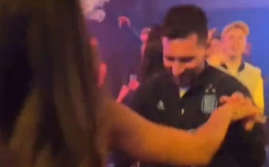 Λιονέλ Μέσι: Ο χορός με τη σύζυγο στο πάρτι της εθνικής Αργεντινής που έγινε viral