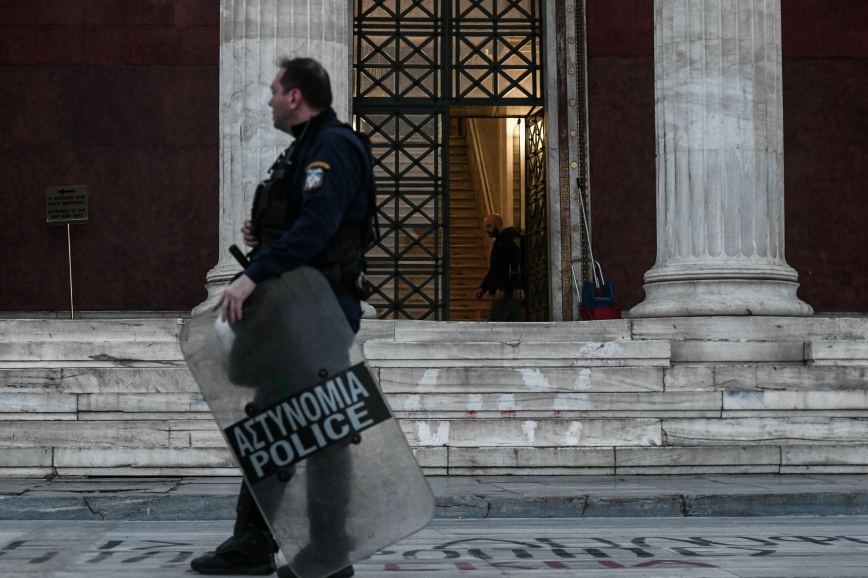 Εκκενώθηκε η κατάληψη της Πρυτανείας του ΕΚΠΑ – Δέκα συλλήψεις