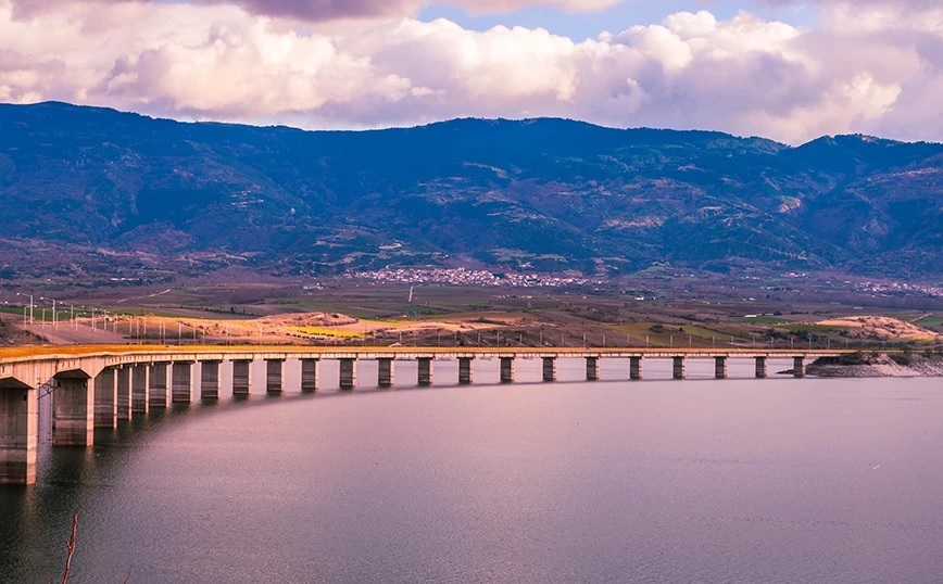 Κλειστή για οχήματα και πεζούς η Γέφυρα Σερβίων λόγω κινδύνου κατάρρευσης