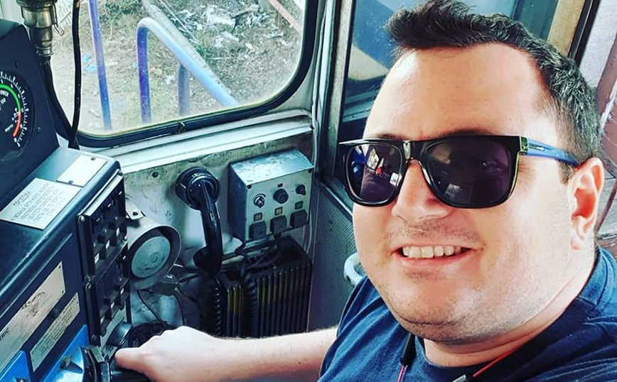 Νεκρός 35χρονος μηχανοδηγός που ήταν επιβάτης στη τραγωδία στα Τέμπη – «Τι μας ξημέρωσε, Θεέ μου»