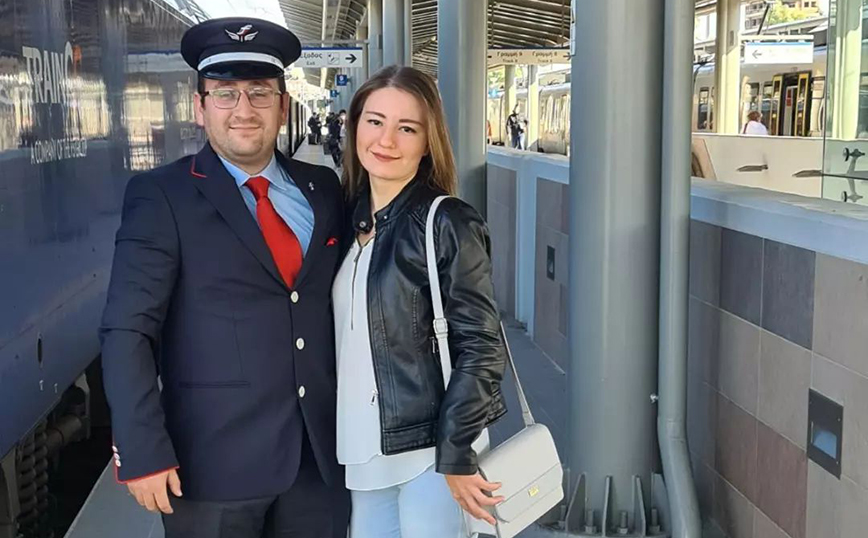 «Καλό ταξίδι Δημητράκη μου» – Το σπαρακτικό αντίο της συντρόφου του 32χρονου μηχανοδηγού στο Intercity