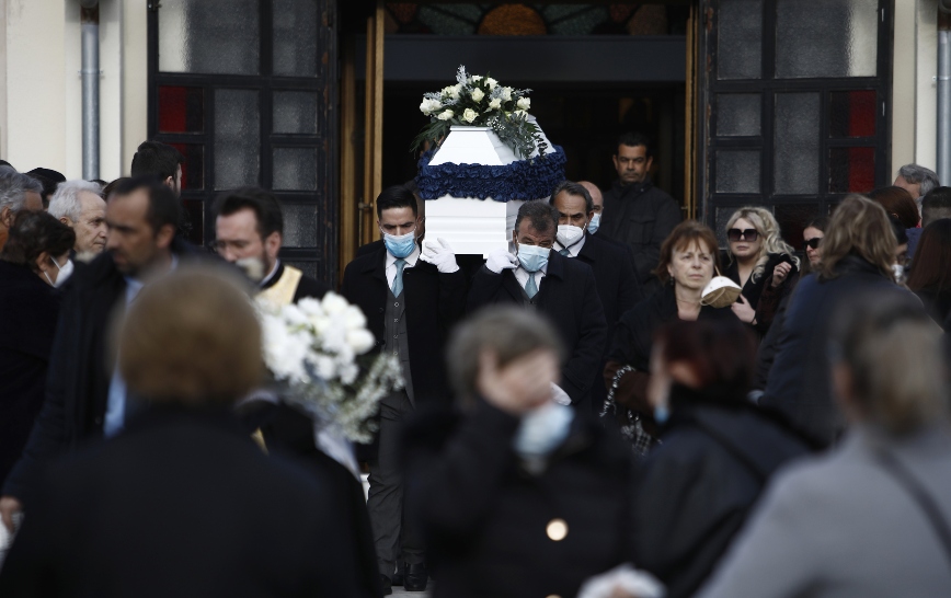 Στις 3.500 ευρώ η δημόσια δαπάνη για την κηδεία κάθε θύματος από την τραγωδία των Τεμπών