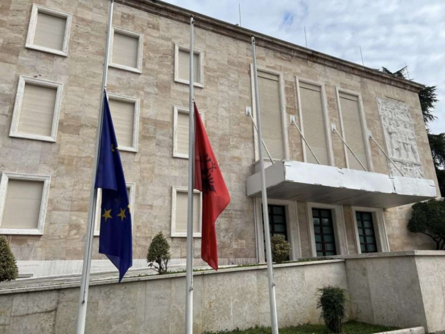 Αλβανία: Ημέρα εθνικού πένθους η 5η Μαρτίου στη μνήμη των θυμάτων του σιδηροδρομικού δυστυχήματος στα Τέμπη