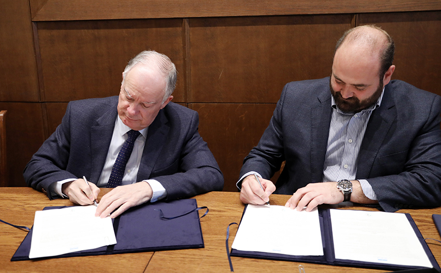 Σύμβαση ύψους 1,9 εκ. ευρώ για την ενεργειακή αναβάθμιση του εξωτερικού φωτισμού της Βουλής υπογράφηκε σήμερα Σύμβαση ύψους 1,9 εκ. ευρώ για την ενεργειακή αναβάθμιση του εξωτερικού φωτισμού της Βουλής υπογράφηκε σήμερα