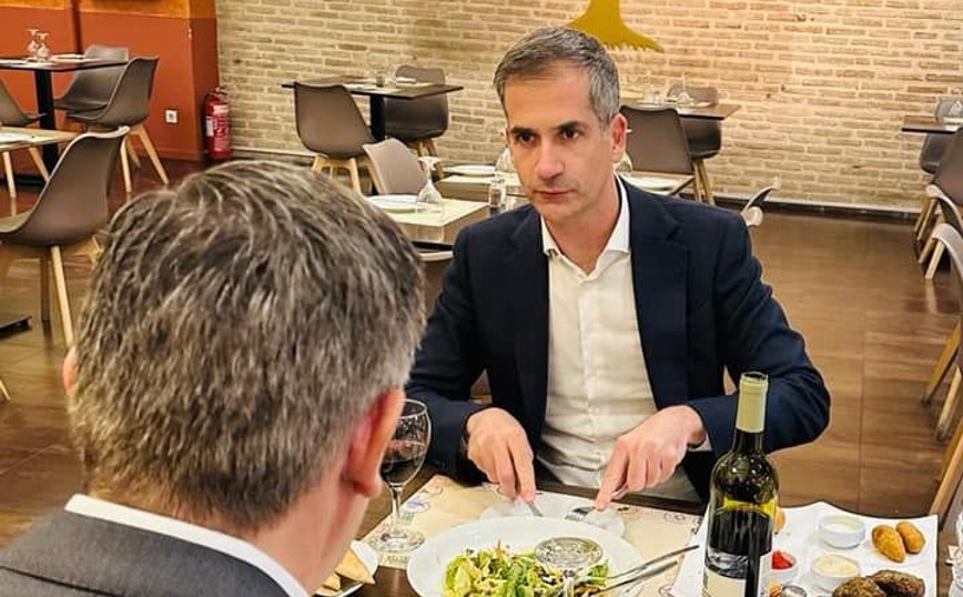 Κώστας Μπακογιάννης: Δείπνησε στο εστιατόριο στου Ψυρρή που οι Πακιστανοί τρομοκράτες  είχαν οδηγίες να ανατινάξουν