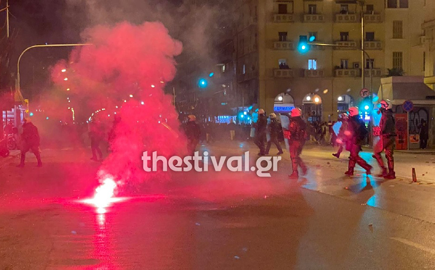 Επεισόδια με μολότοφ και χημικά στο κέντρο της Θεσσαλονίκης