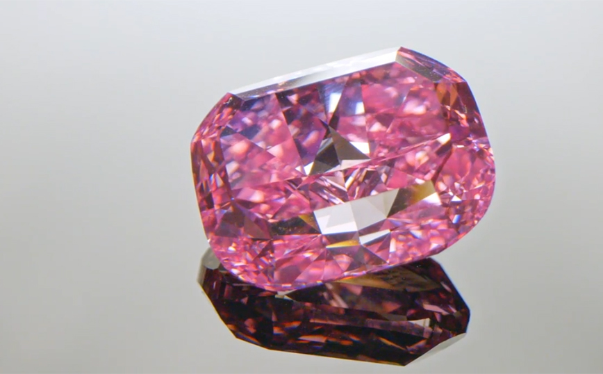 Σπάνιο ροζ διαμάντι αξίας 35 εκατ. δολαρίων δημοπρατείται στη Νέα Υόρκη