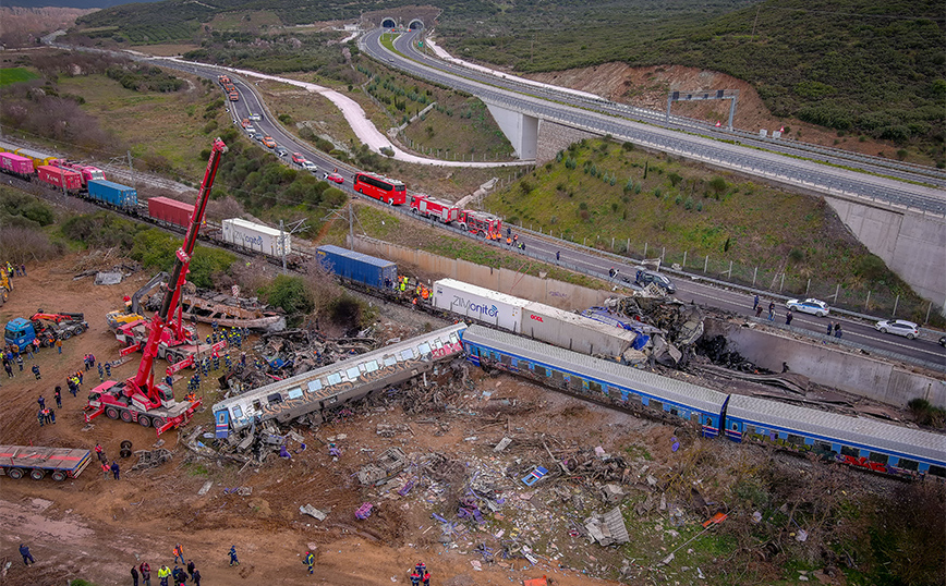 Σύγκρουση τρένων στα Τέμπη: Δημοσία δαπάνη οι κηδείες των θυμάτων
