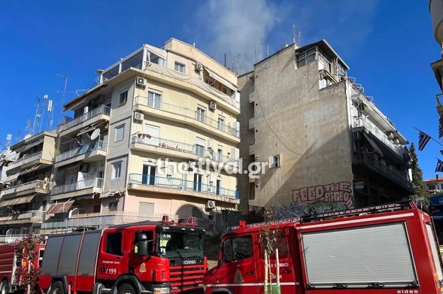 Φωτιά τώρα σε διαμέρισμα στη Θεσσαλονίκη – Στο νοσοκομείο τρία άτομα