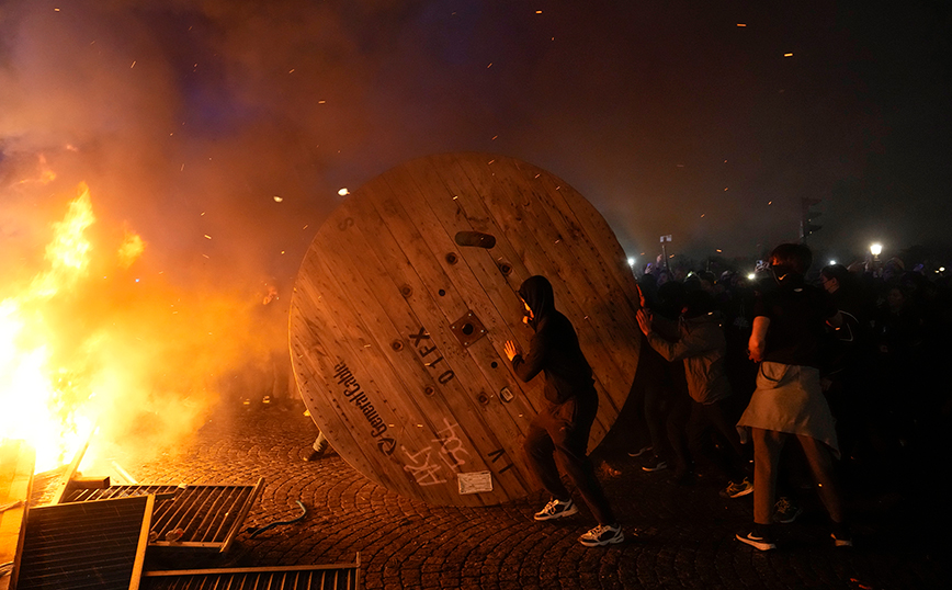 Γαλλία: Συγκρούσεις αστυνομικών – διαδηλωτών με φόντο το συνταξιοδοτικό