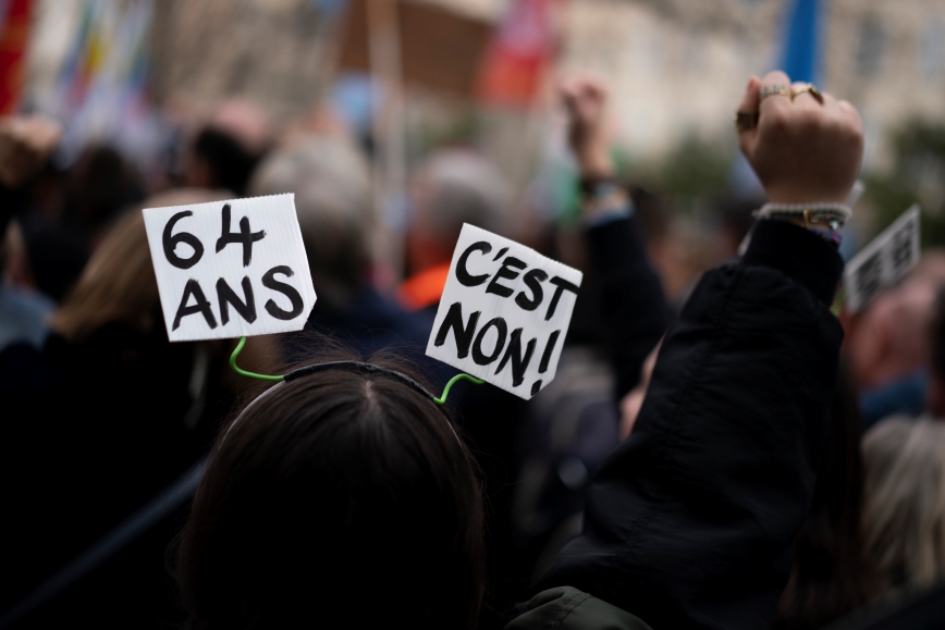 «Ώρα μηδέν» για Μακρόν – Σε βαθιά πολιτική κρίση η Γαλλία
