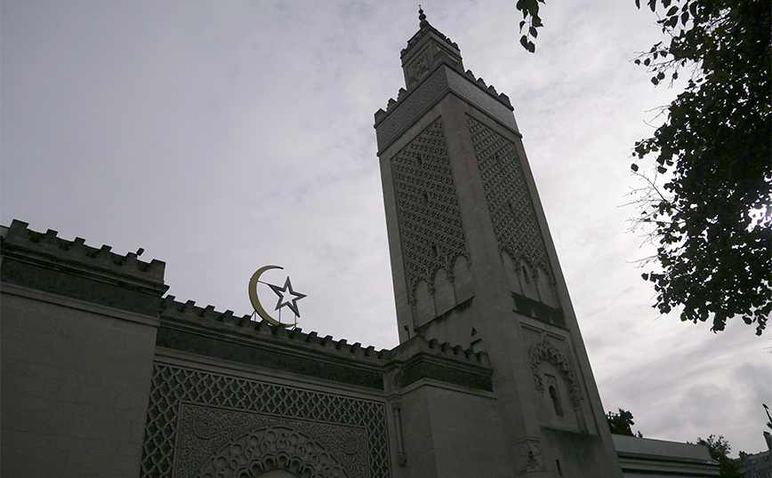 Αντιδράσεις στη Γαλλία για τα εγκαίνια τζαμιού από ακροδεξιό βουλευτή της Λεπέν: «Η Τουρκία έχει διεισδύσει στη χώρα»