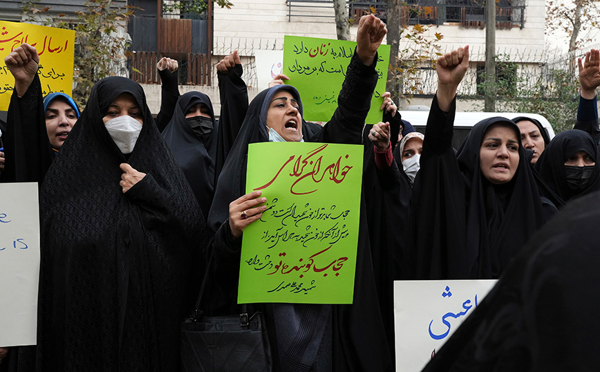 Ιράν: Το κράτος θα τιμωρεί τις γυναίκες που παραβιάζουν τον ισλαμικό ενδυματολογικό κώδικα