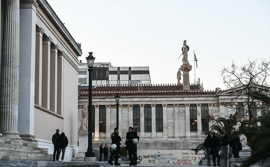 Αντιπρύτανης ΕΚΠΑ: Παράνομη ενέργεια η διακοπή λειτουργίας του server