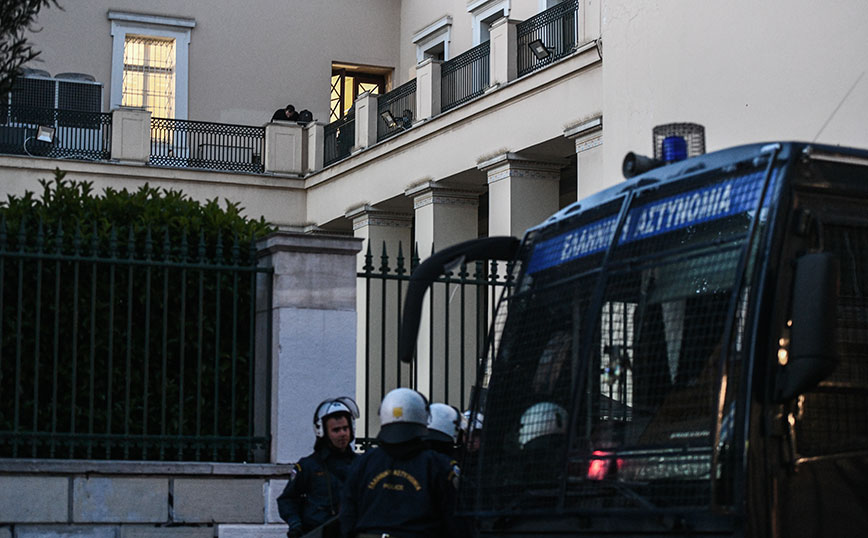 Σε διαβούλευση το νομοσχέδιο του υπουργείου Παιδείας: Μέχρι 10 χρόνια κάθειρξη για επιθέσεις σε πανεπιστήμια