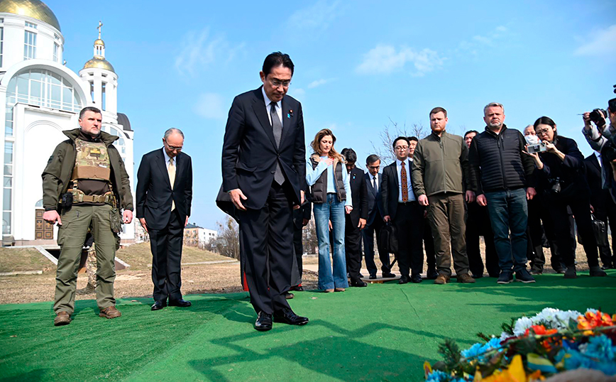 «Ιστορική» επίσκεψη του Ιάπωνα πρωθυπουργού στην Ουκρανία &#8211; Μετέβη στη μαρτυρική Μπούτσα