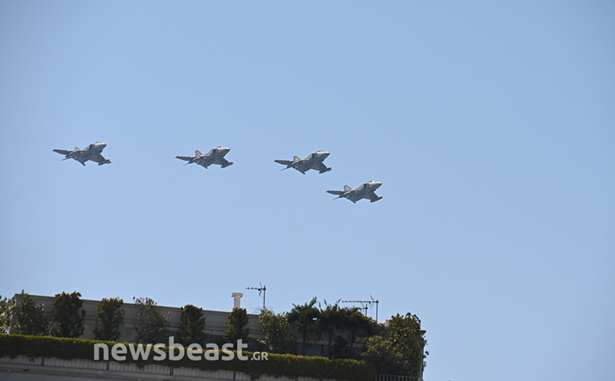 Η εμβληματική παρουσία των Rafale, F-16 Viper και Απάτσι στη στρατιωτική παρέλαση για την 25η Μαρτίου