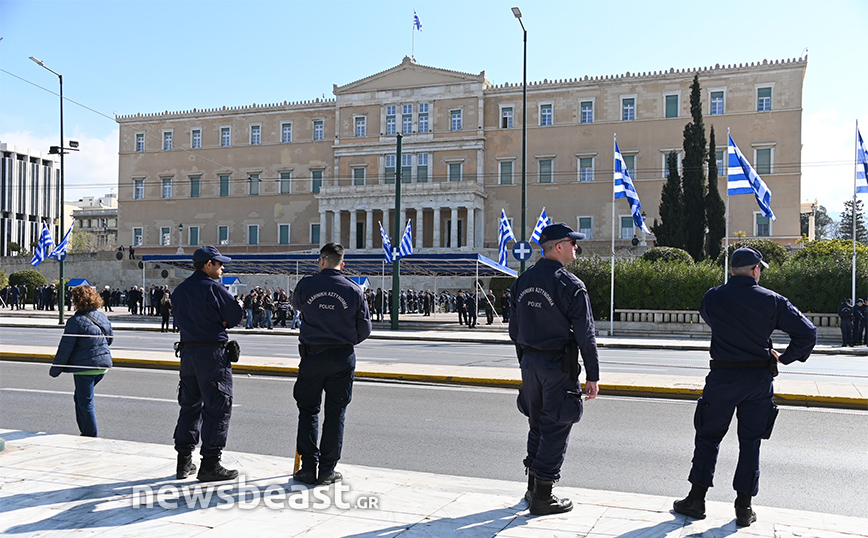 Αυξημένα μέτρα ασφαλείας στο Σύνταγμα για τη μαθητική παρέλαση της 25ης Μαρτίου